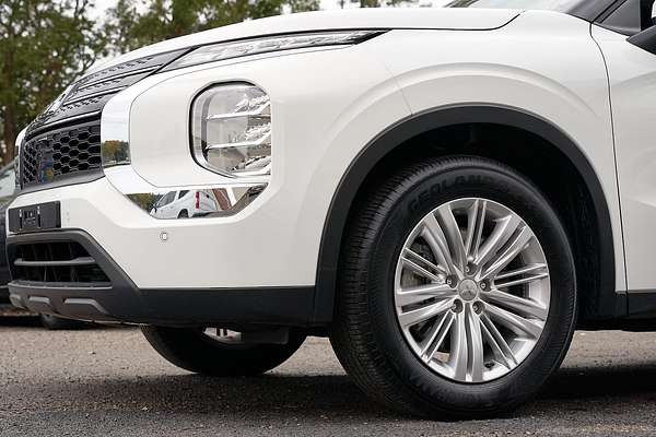 2024 Mitsubishi Outlander ES ZM