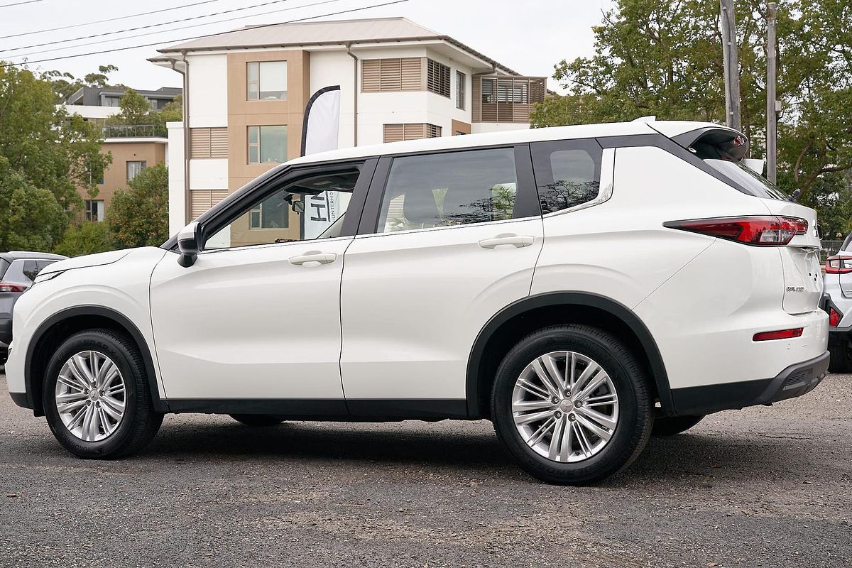 2024 Mitsubishi Outlander ES ZM