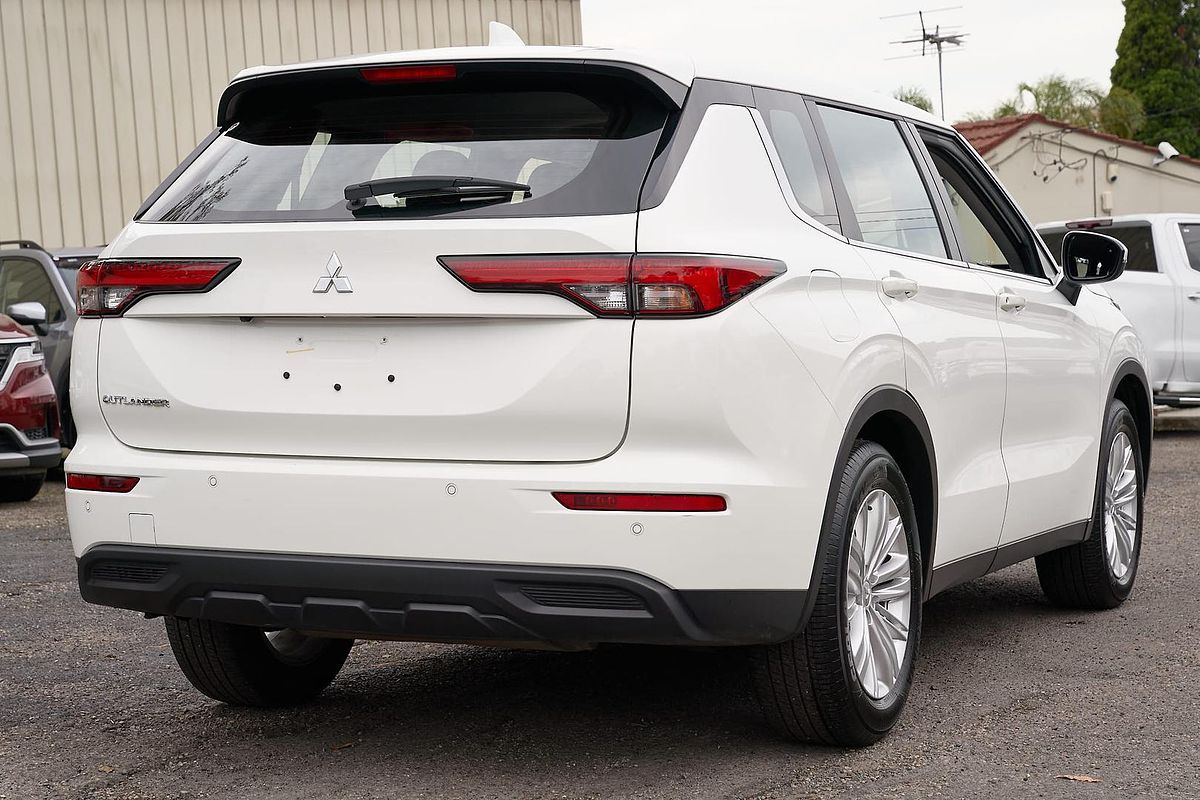 2024 Mitsubishi Outlander ES ZM