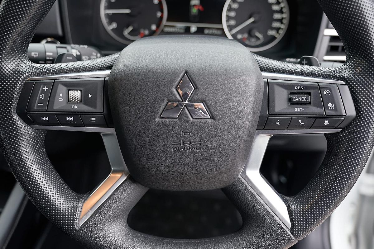 2024 Mitsubishi Outlander ES ZM