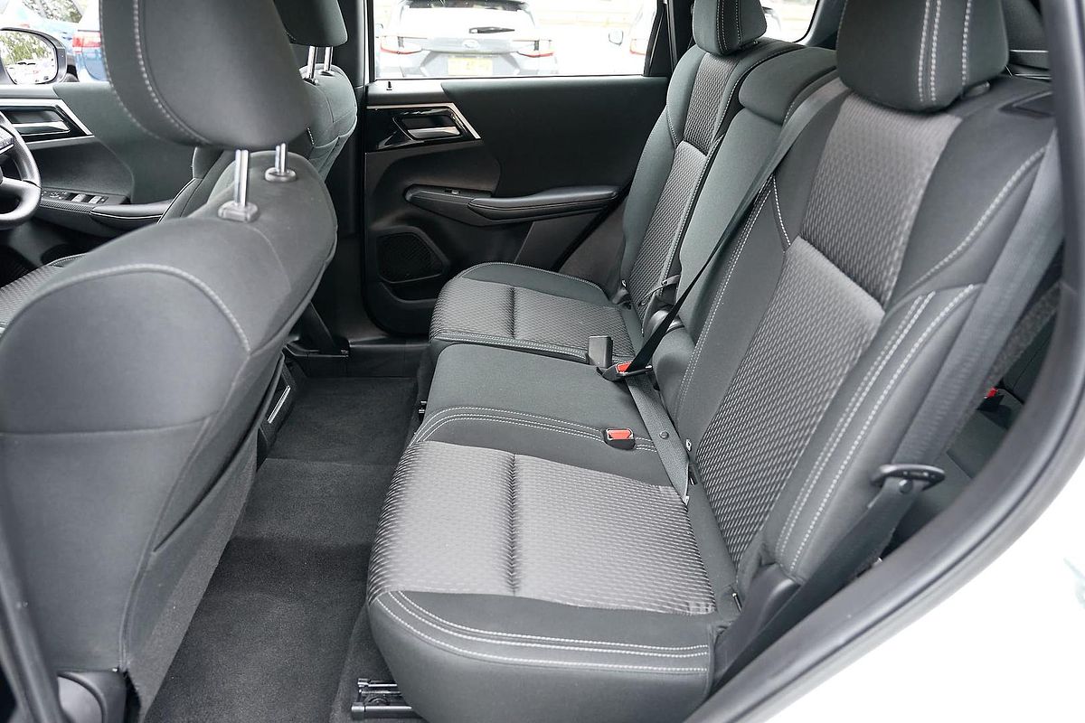2024 Mitsubishi Outlander ES ZM