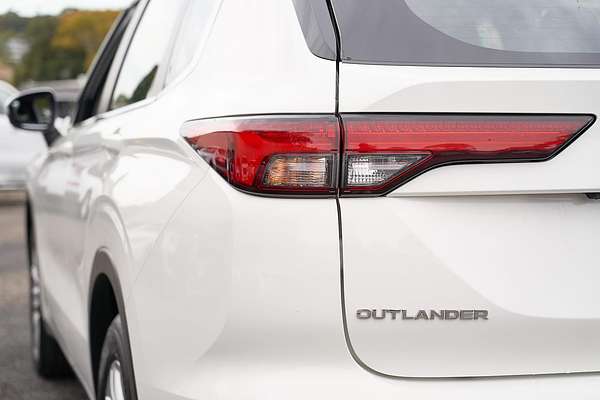 2024 Mitsubishi Outlander ES ZM