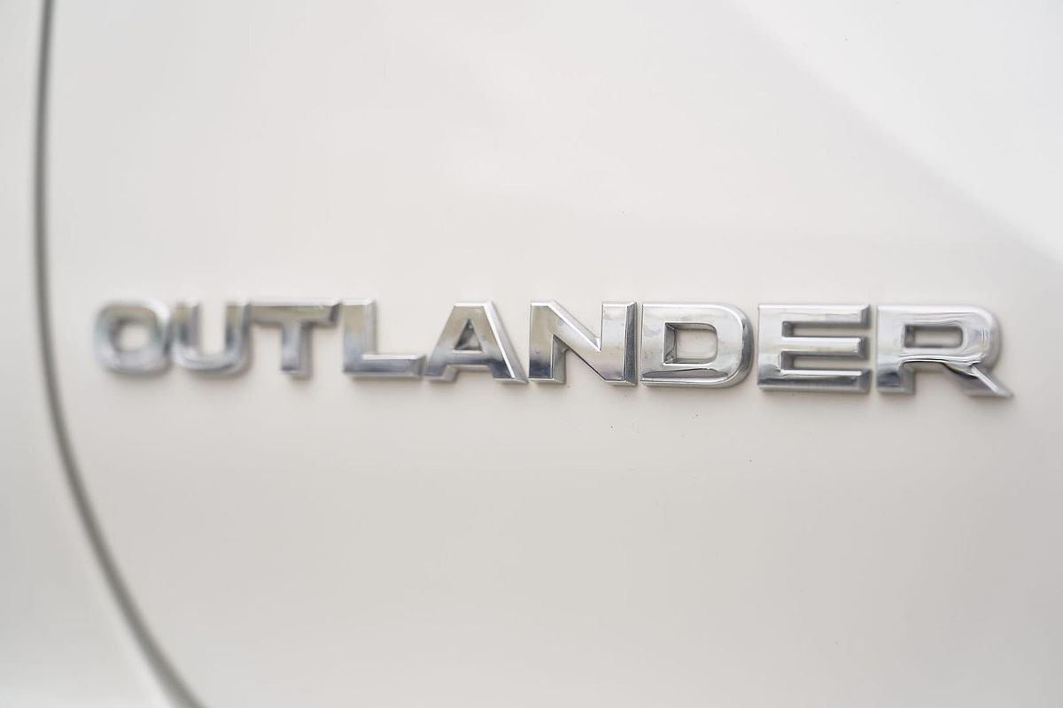 2024 Mitsubishi Outlander ES ZM