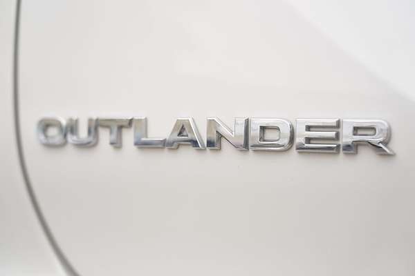 2024 Mitsubishi Outlander ES ZM