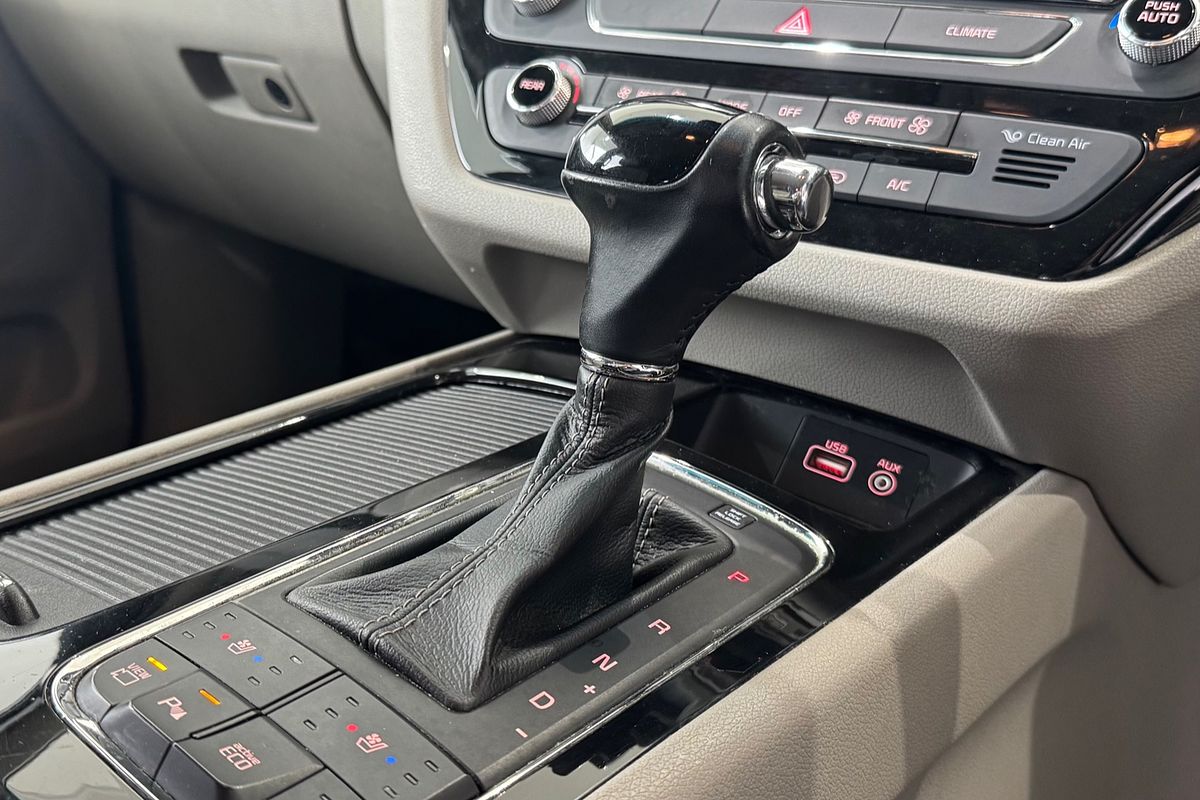 2016 Kia Carnival Platinum YP