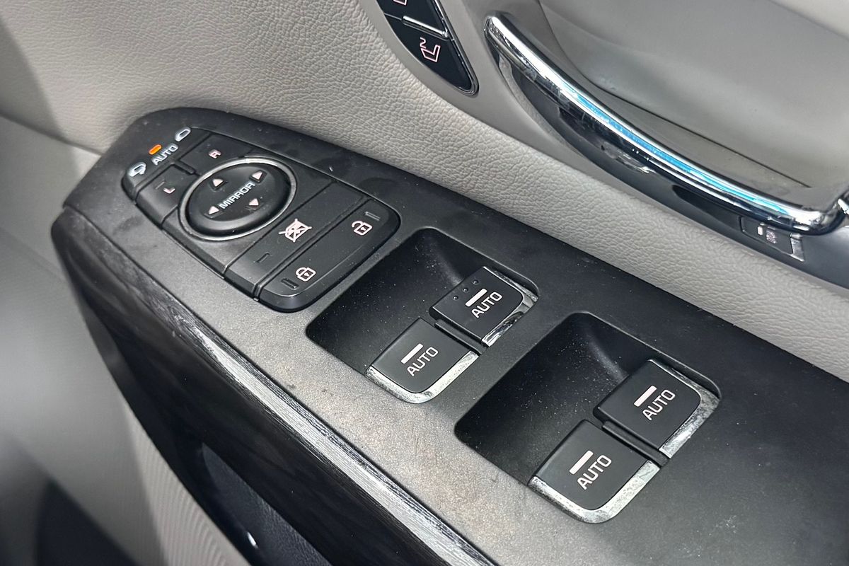 2016 Kia Carnival Platinum YP