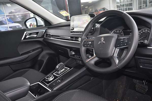 2025 Mitsubishi Outlander LS ZM