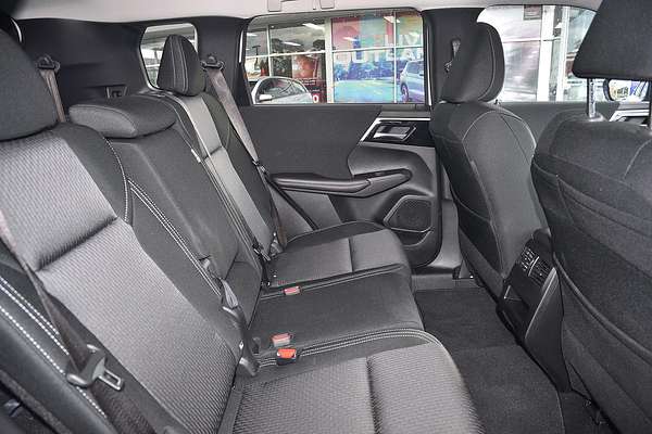 2025 Mitsubishi Outlander LS ZM