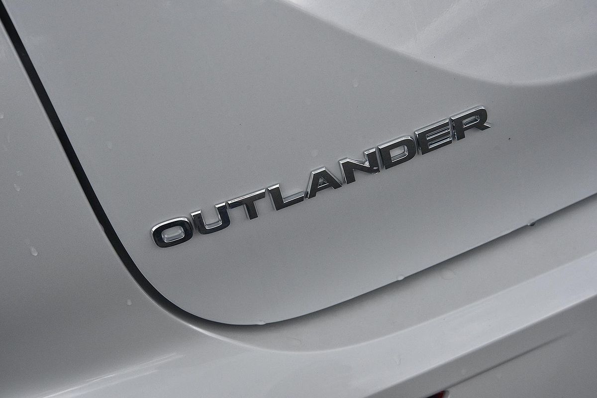 2025 Mitsubishi Outlander LS ZM