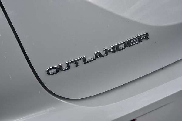 2025 Mitsubishi Outlander LS ZM