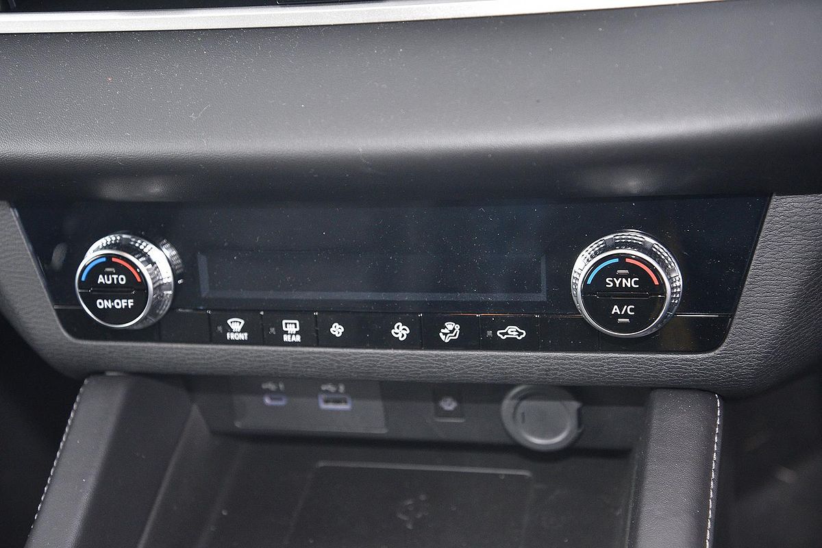2025 Mitsubishi Outlander LS ZM