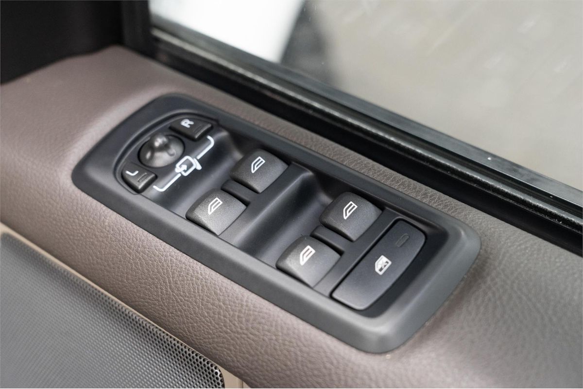 2015 Land Rover Discovery SDV6 HSE Series 4