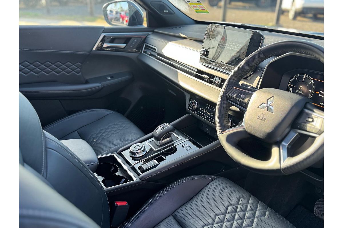 2024 Mitsubishi Outlander PHEV GSR ZM