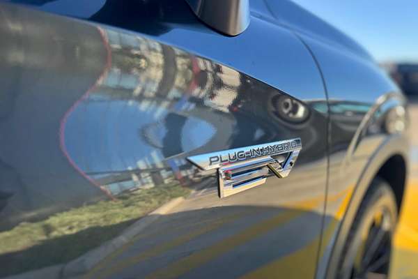 2024 Mitsubishi Outlander PHEV GSR ZM