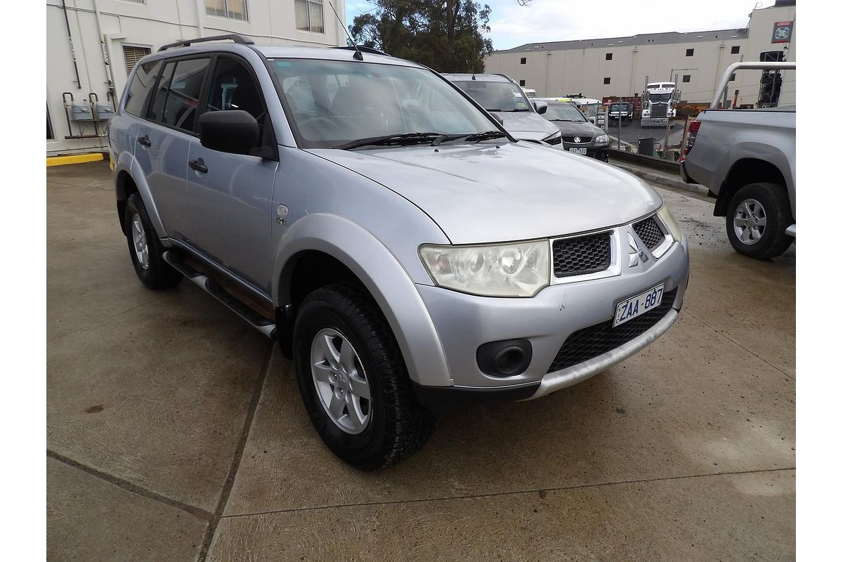 2011 Mitsubishi Challenger PB