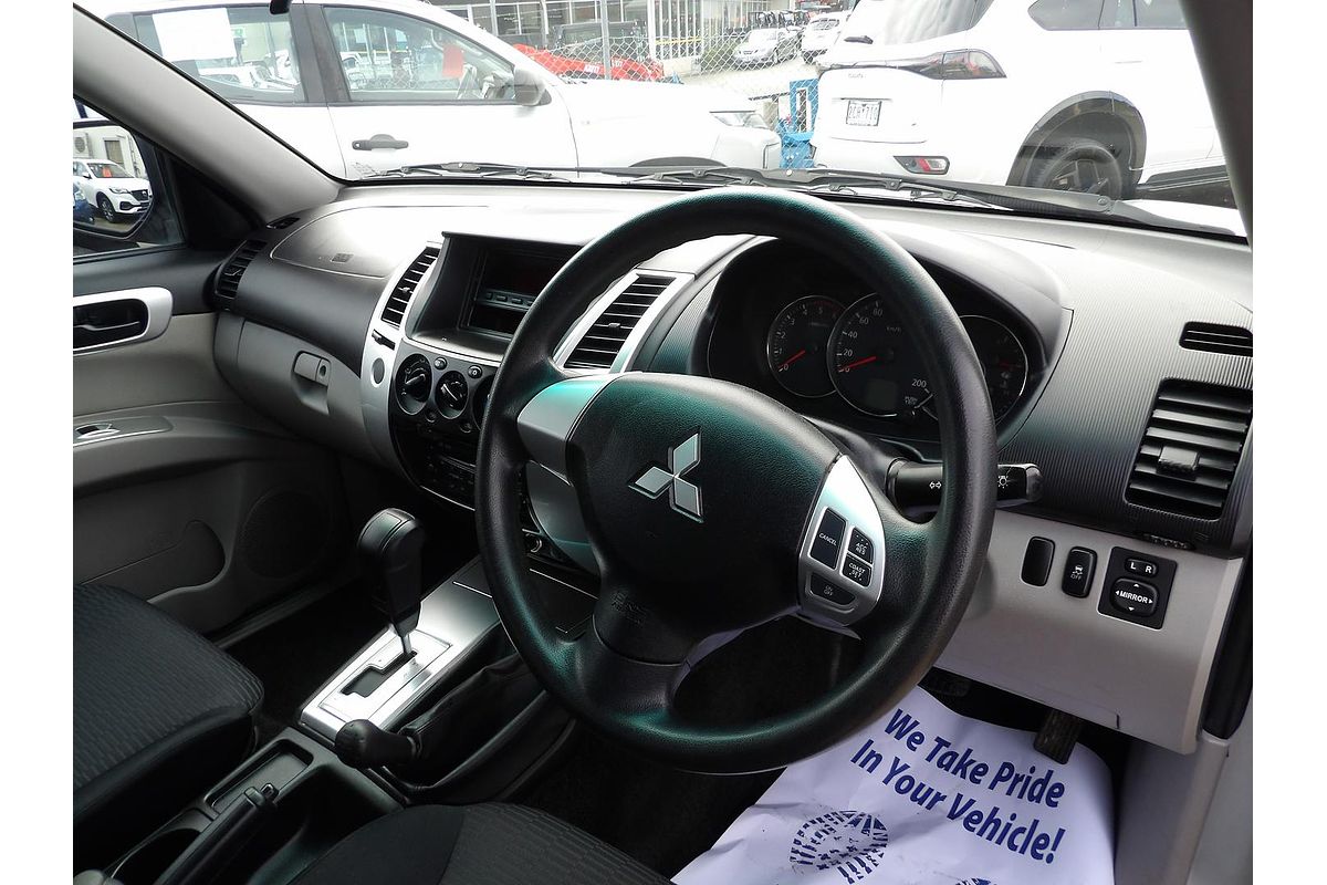 2011 Mitsubishi Challenger PB