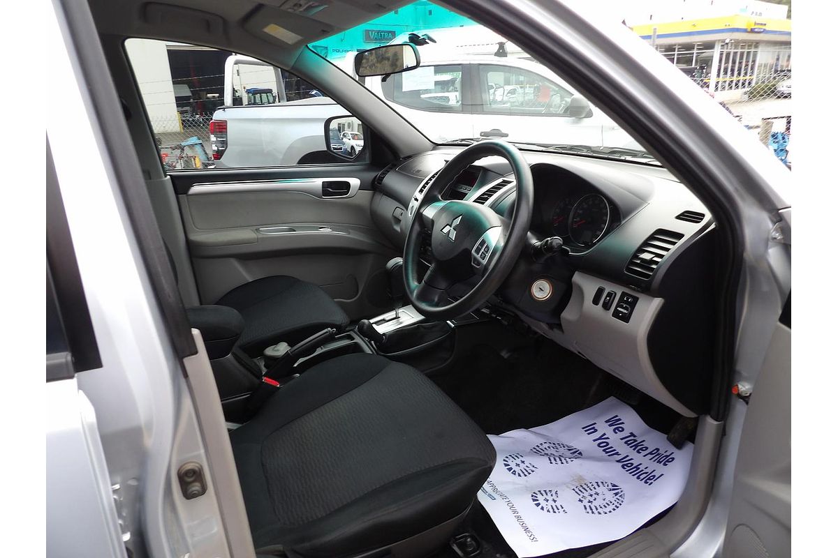 2011 Mitsubishi Challenger PB