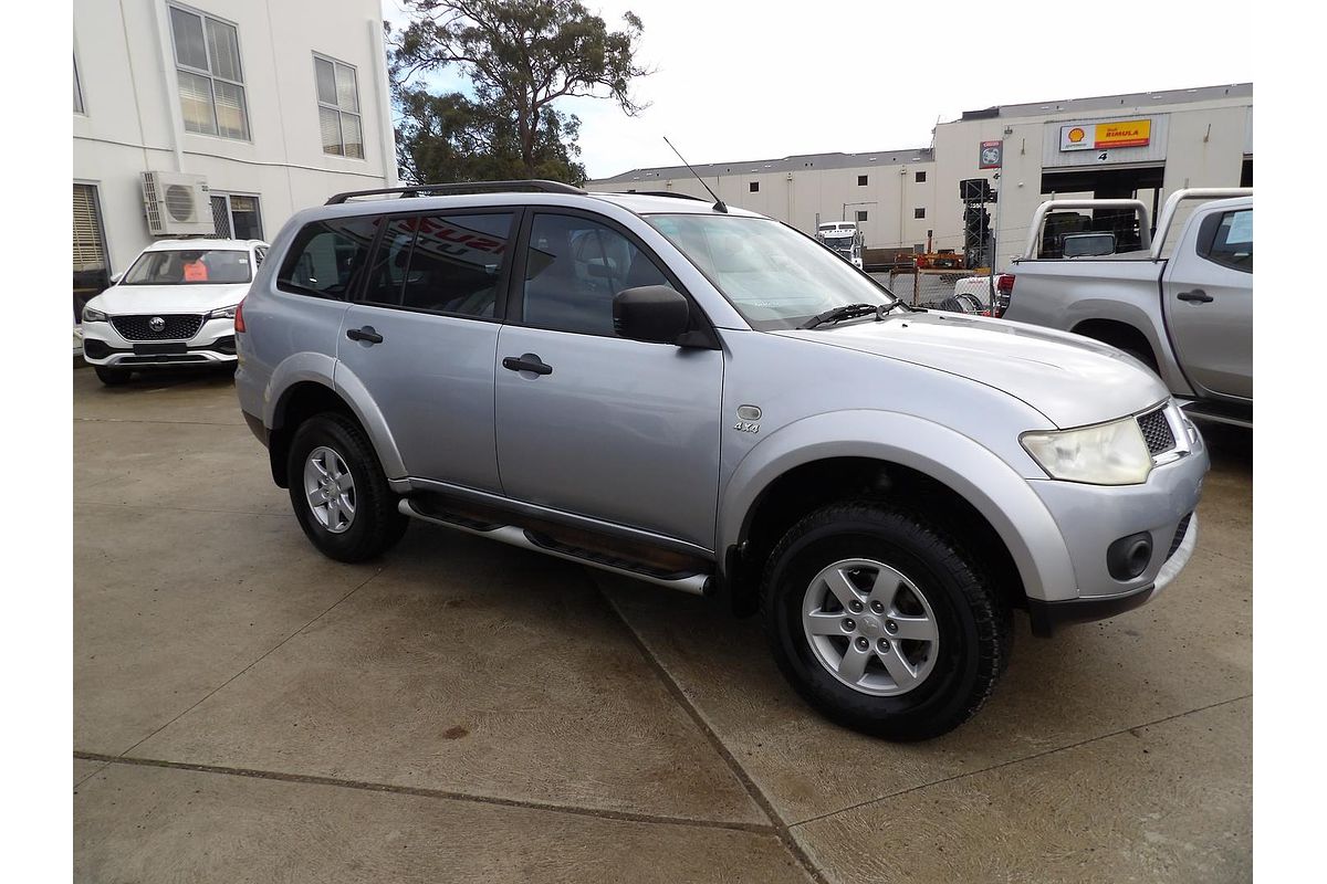 2011 Mitsubishi Challenger PB