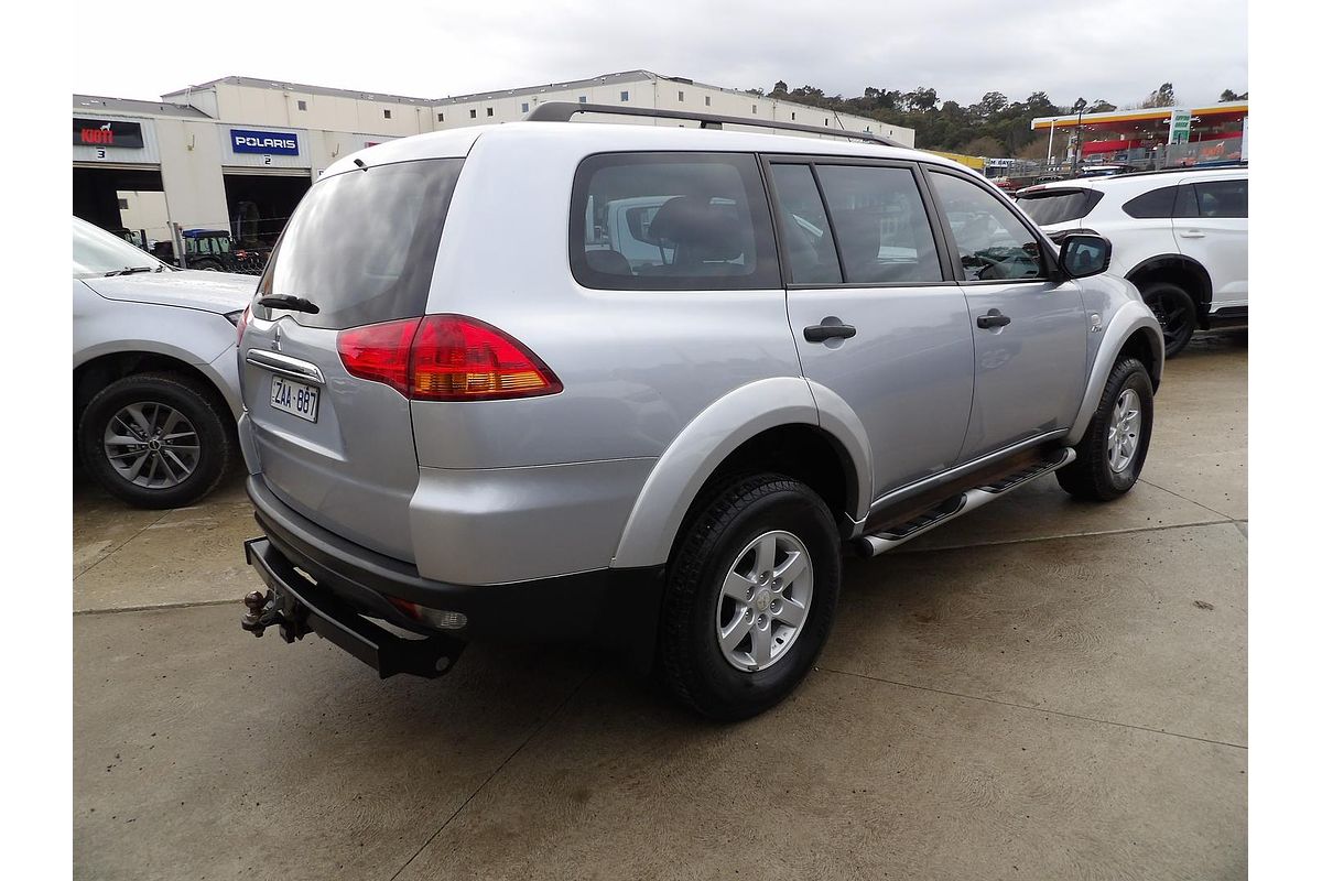 2011 Mitsubishi Challenger PB