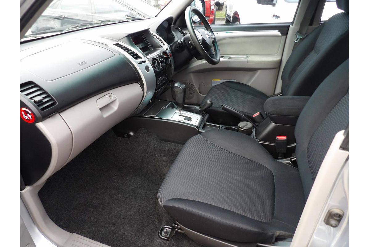 2011 Mitsubishi Challenger PB