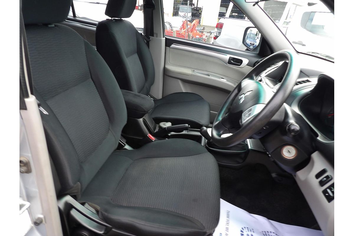 2011 Mitsubishi Challenger PB