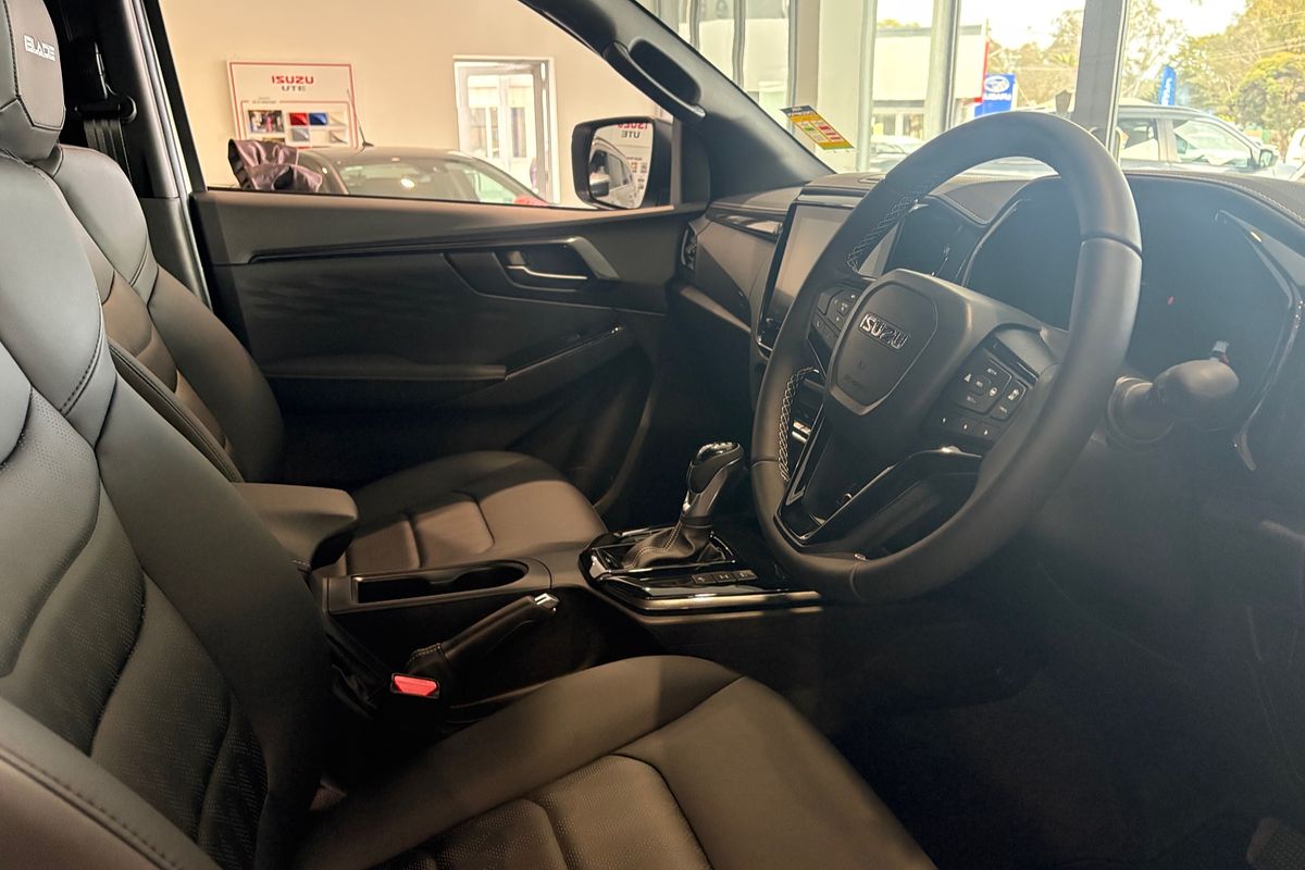 2025 Isuzu D-MAX BLADE 4X4