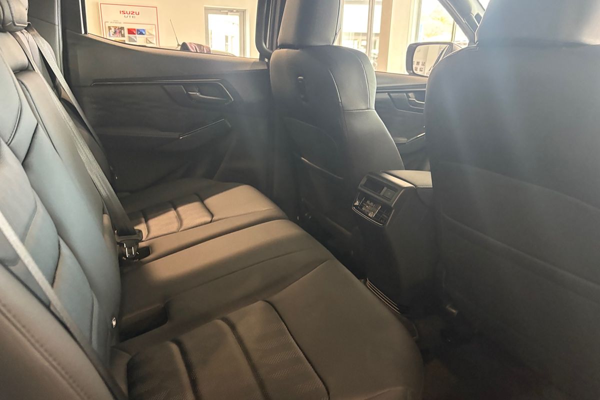 2025 Isuzu D-MAX BLADE 4X4