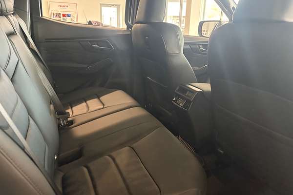 2025 Isuzu D-MAX BLADE 4X4