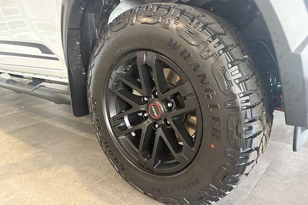 2025 Isuzu D-MAX BLADE 4X4