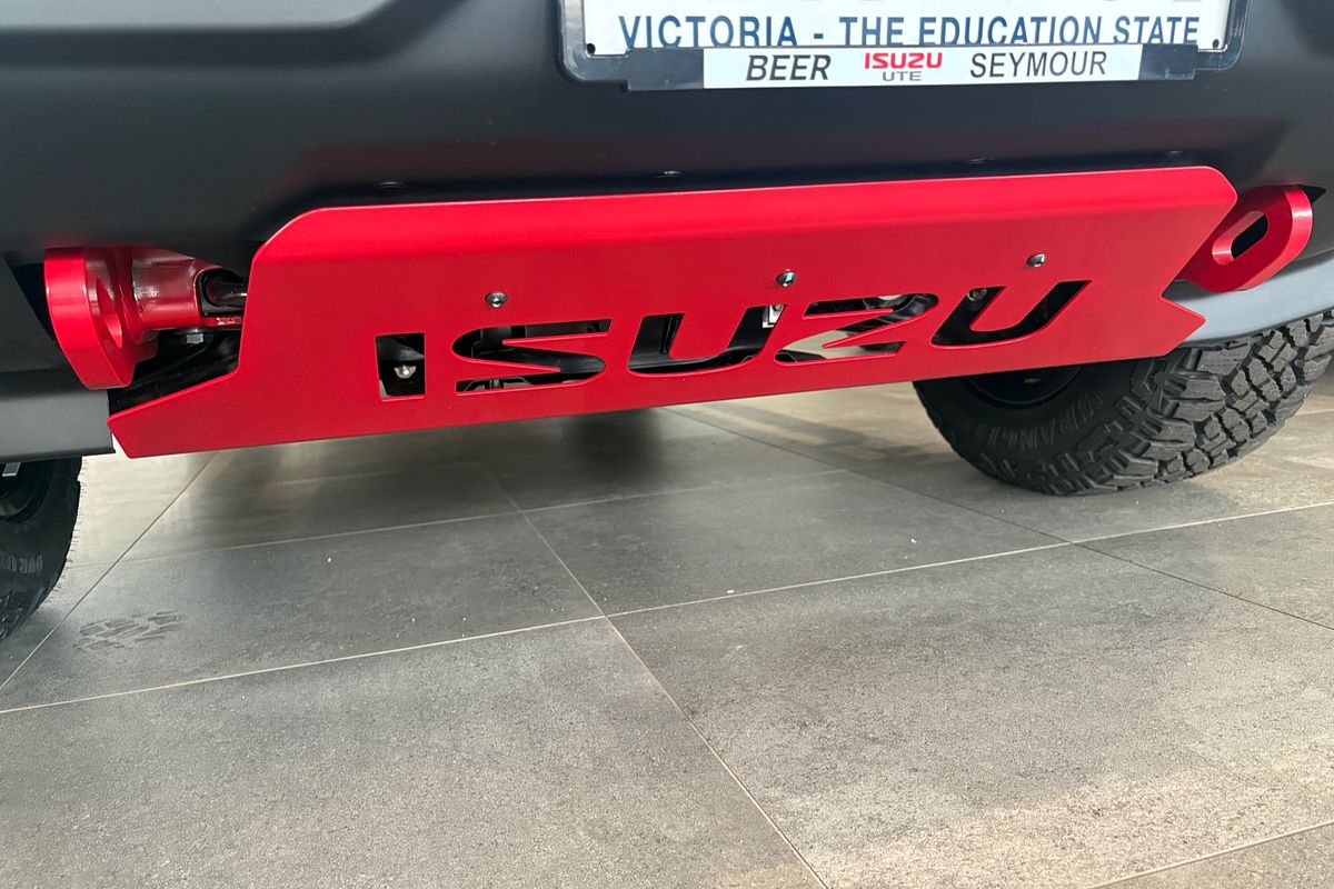 2025 Isuzu D-MAX BLADE 4X4