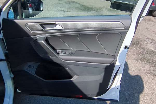 2024 Volkswagen Tiguan Wolfsburg Edition Allspace 5N