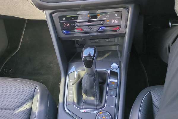 2024 Volkswagen Tiguan Wolfsburg Edition Allspace 5N