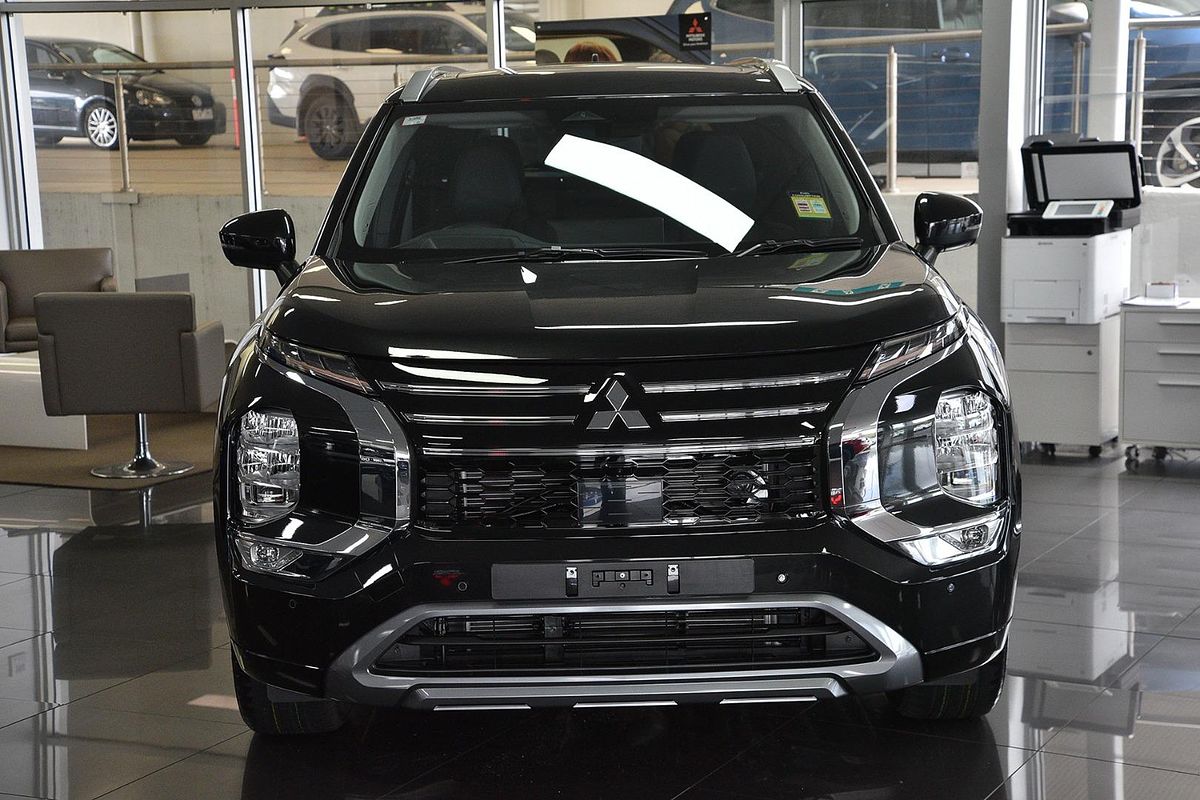 2025 Mitsubishi Outlander Exceed ZM