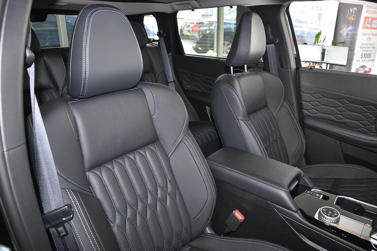 2025 Mitsubishi Outlander Exceed ZM