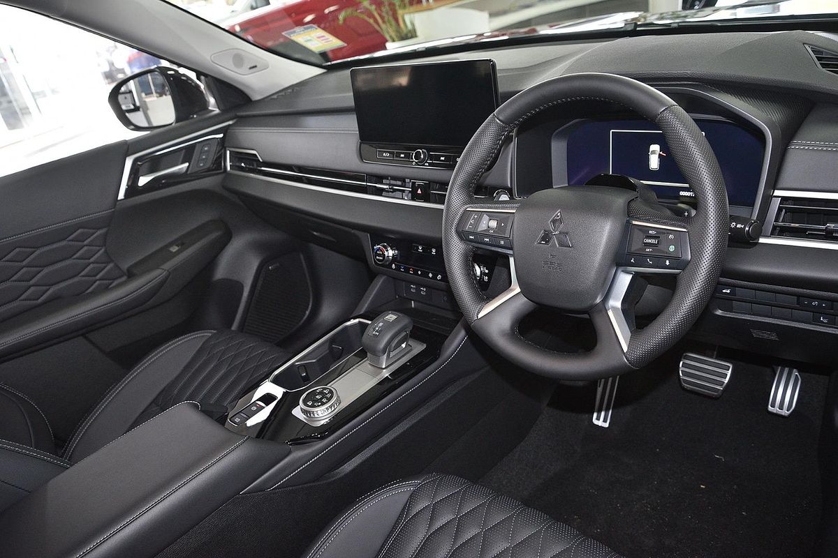 2025 Mitsubishi Outlander Exceed ZM