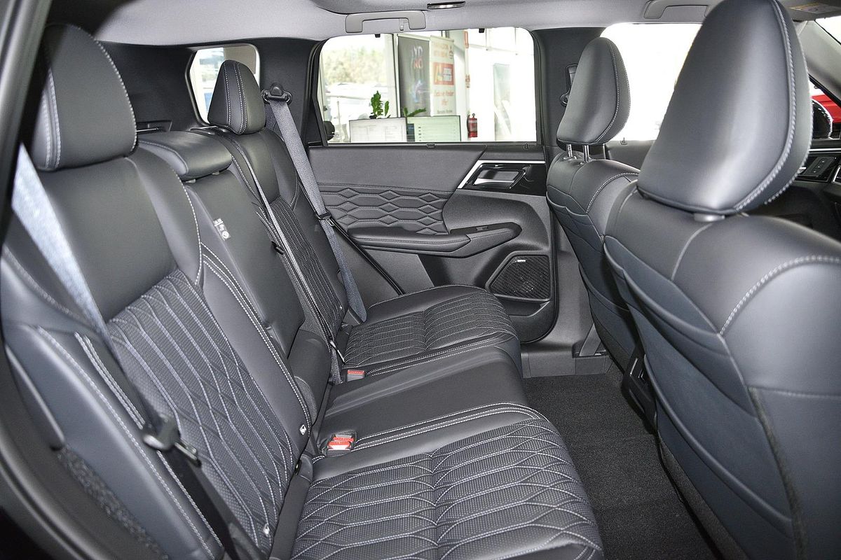2025 Mitsubishi Outlander Exceed ZM