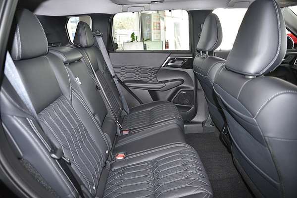 2025 Mitsubishi Outlander Exceed ZM