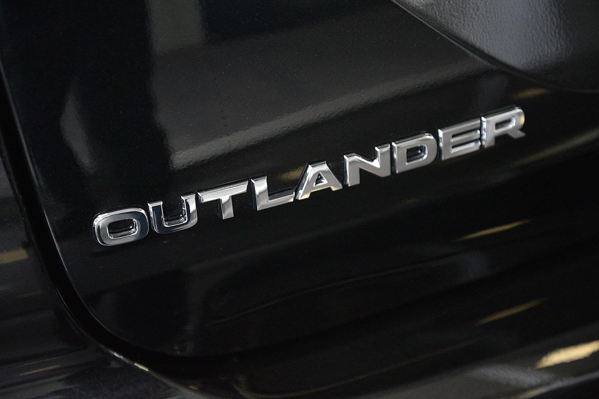 2025 Mitsubishi Outlander Exceed ZM