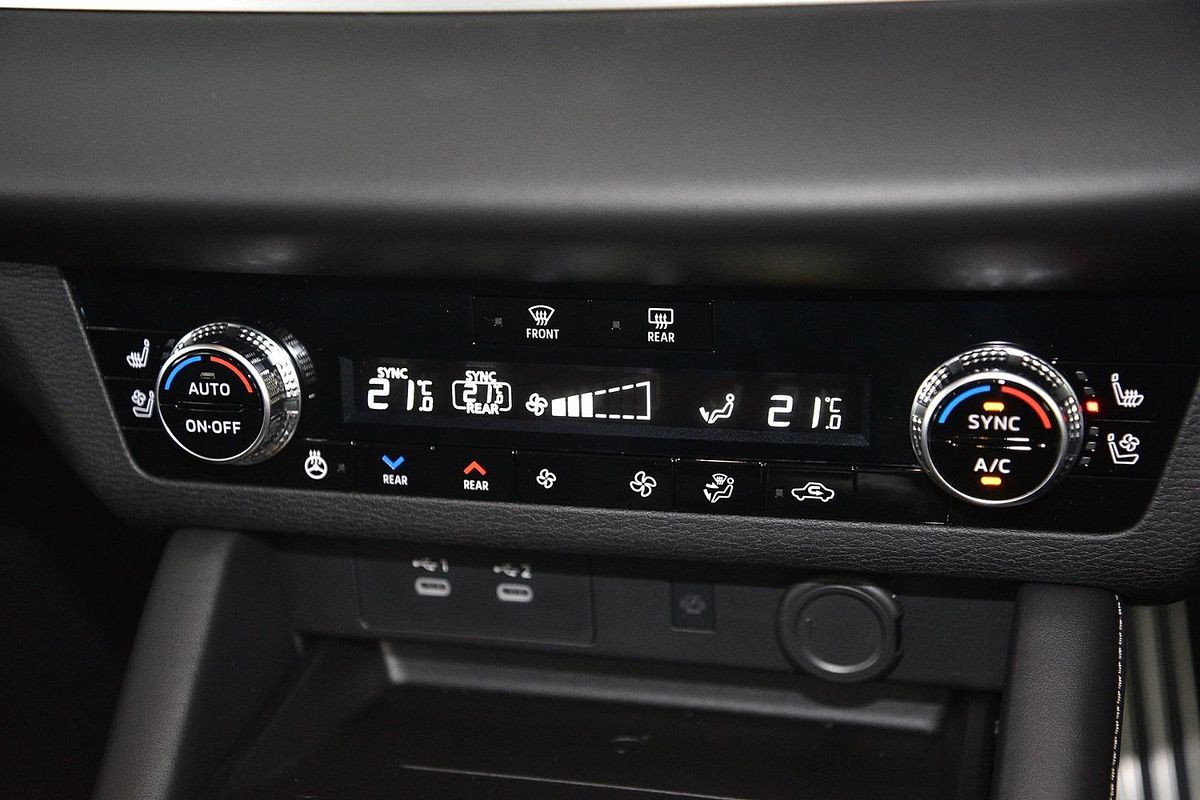 2025 Mitsubishi Outlander Exceed ZM