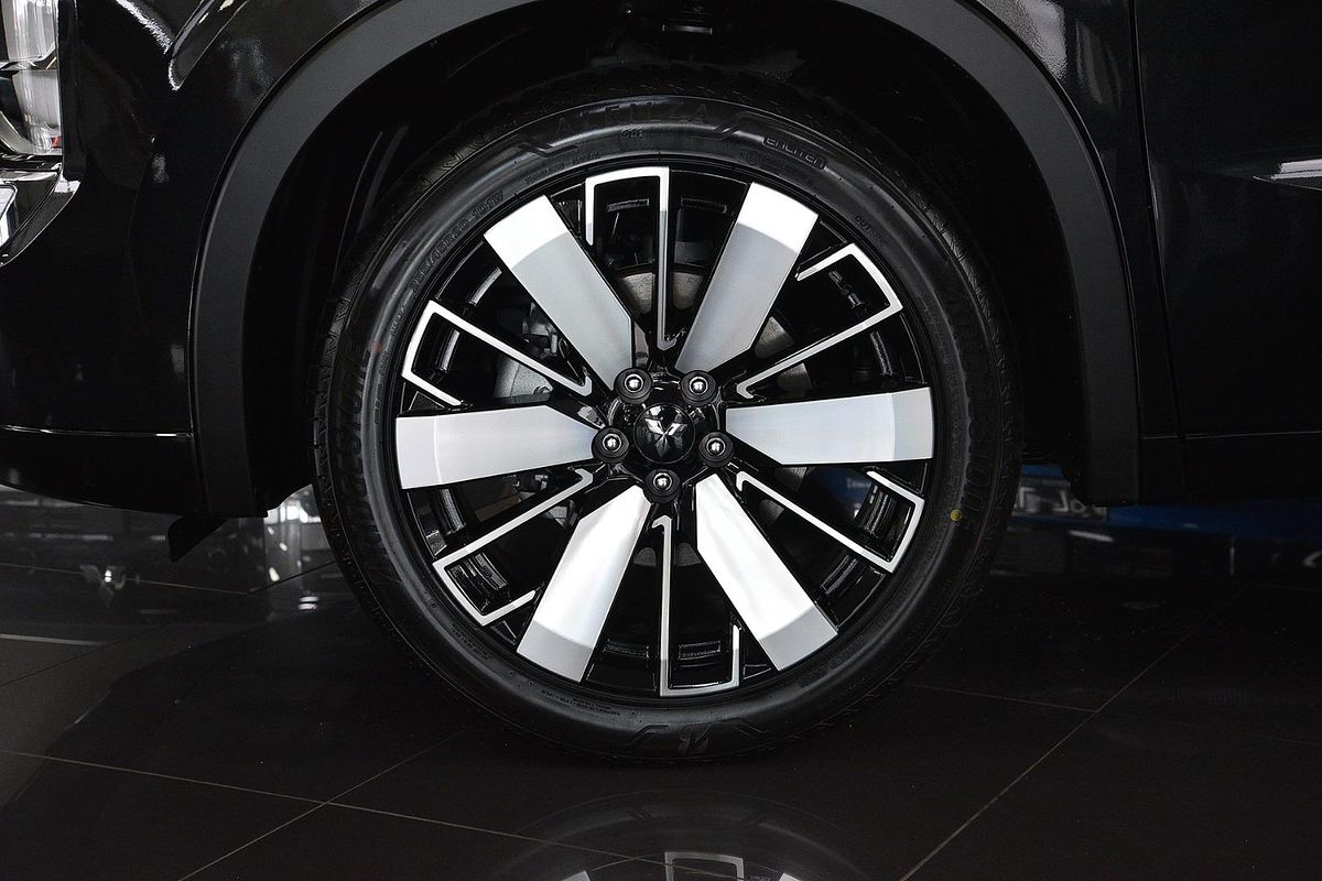 2025 Mitsubishi Outlander Exceed ZM