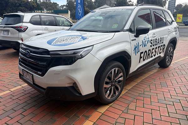 2025 Subaru Forester Hybrid Touring S6