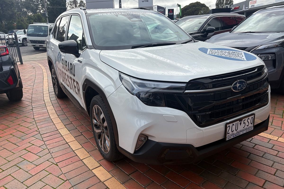 2025 Subaru Forester Hybrid Touring S6