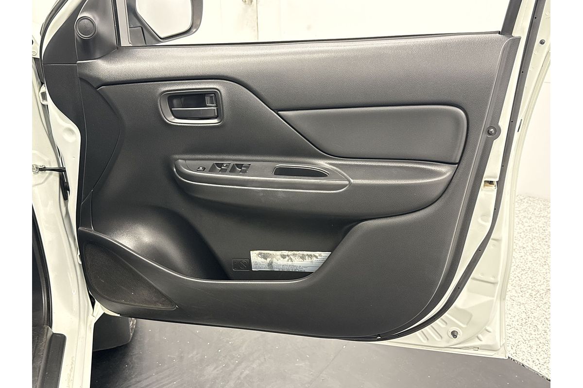 2019 Mitsubishi Triton GLX MR 4X4