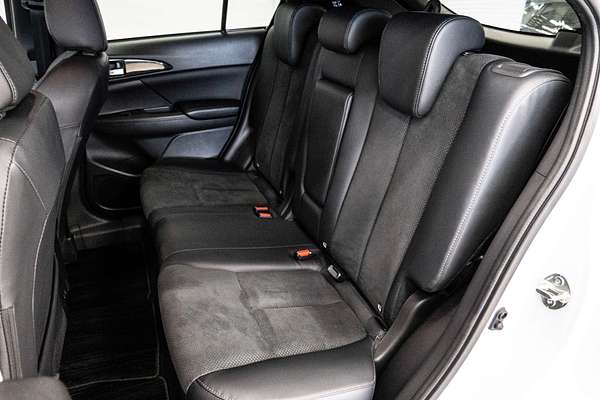 2023 Mitsubishi Eclipse Cross LS Black Edition YB