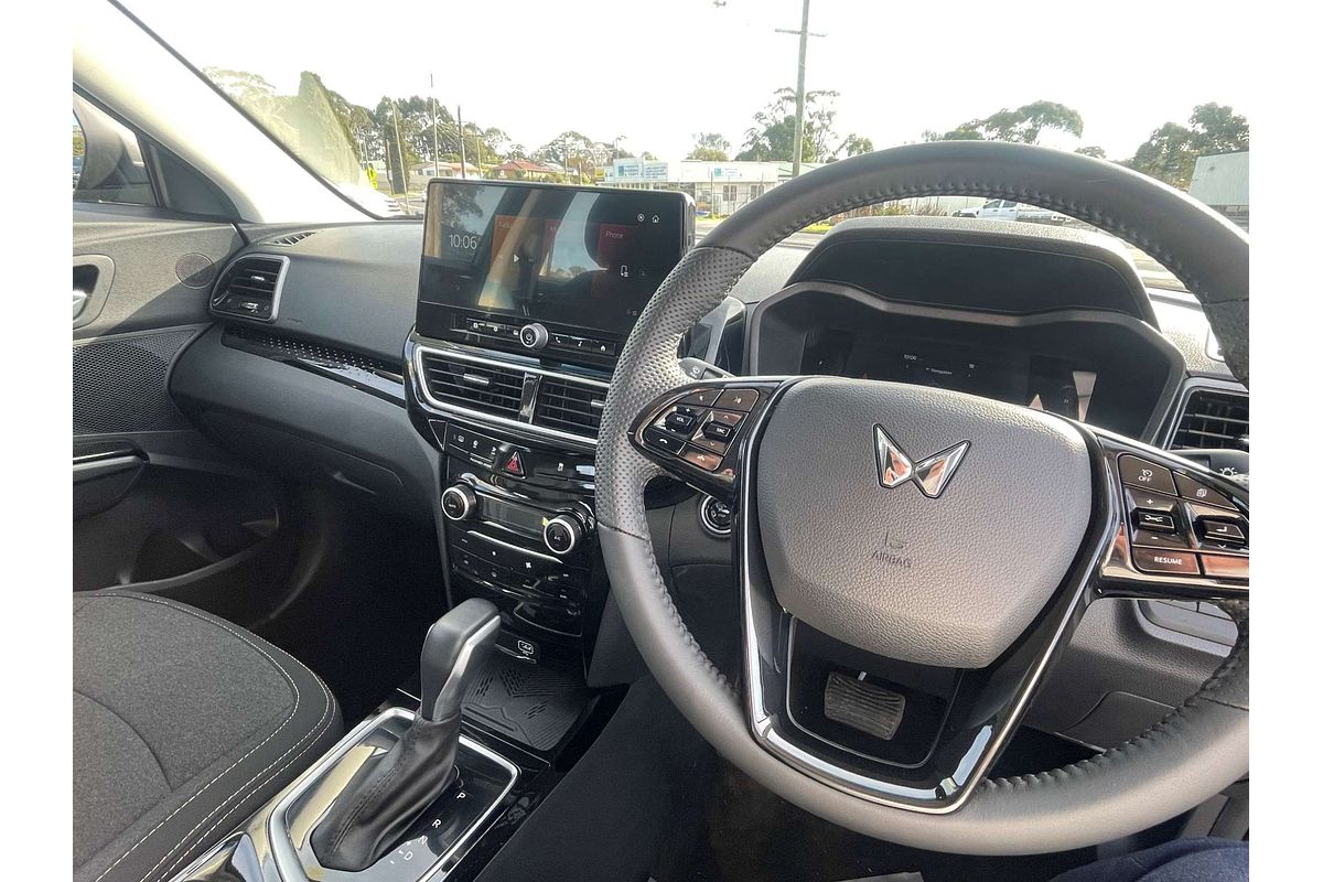 2025 Mahindra XUV 3XO AX5L
