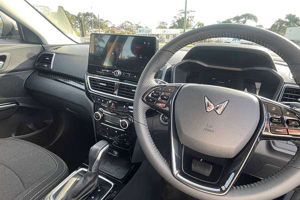 2025 Mahindra XUV 3XO AX5L