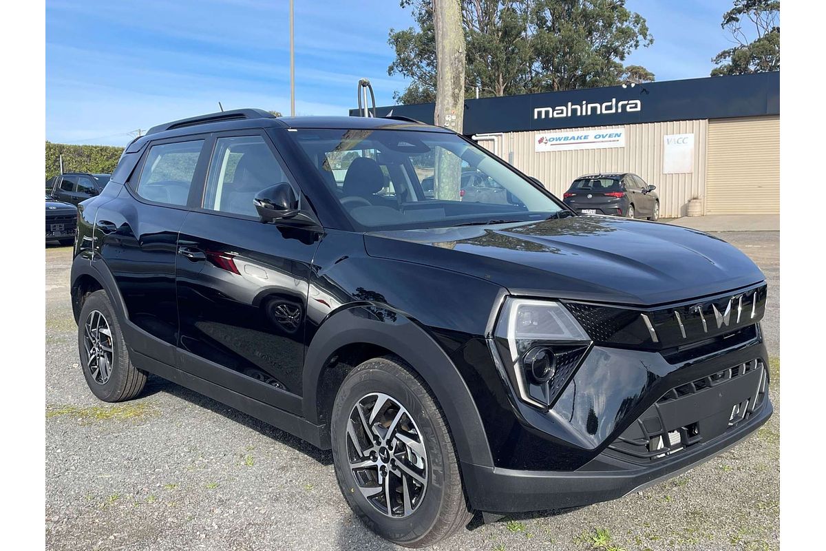 2025 Mahindra XUV 3XO AX5L