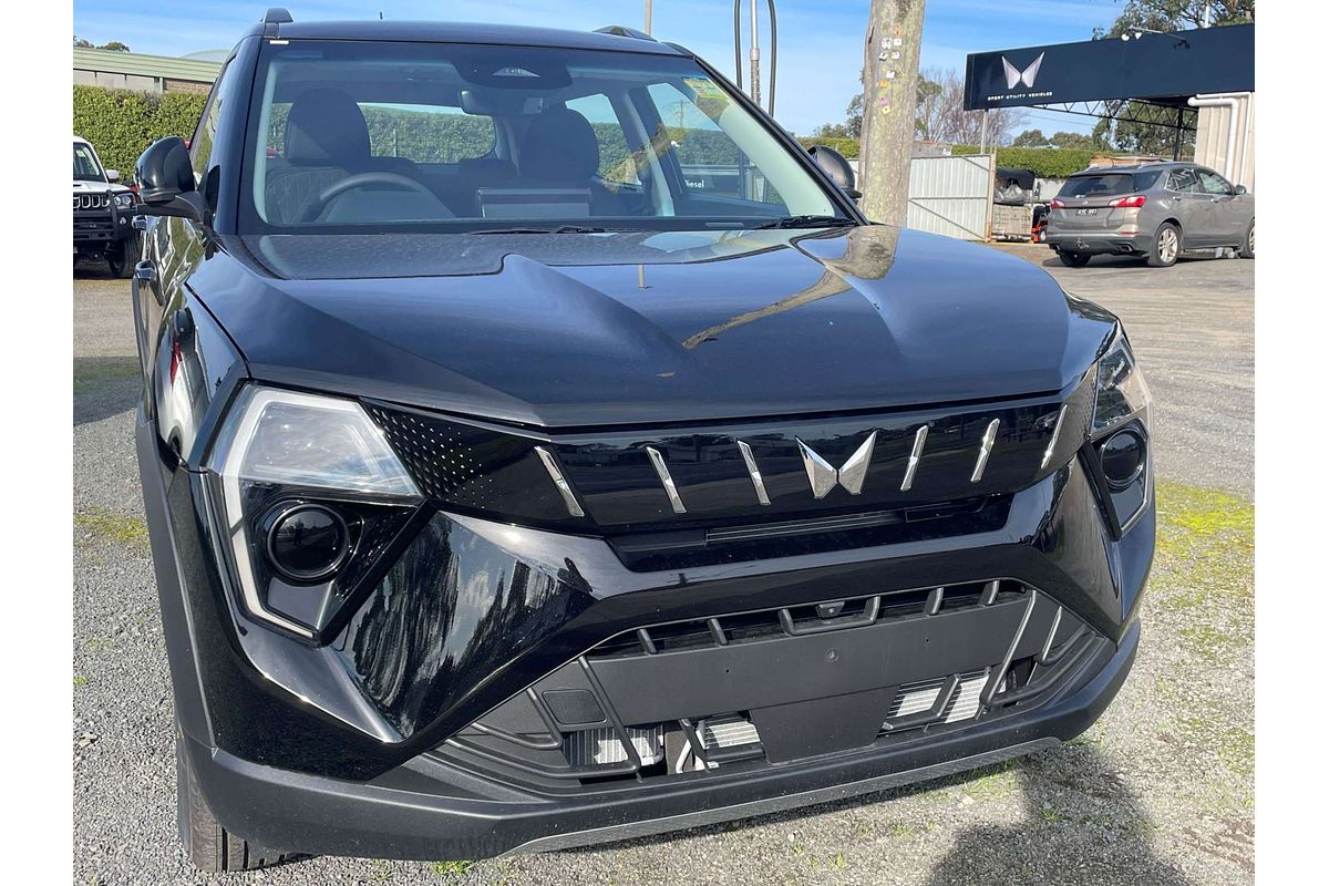 2025 Mahindra XUV 3XO AX5L