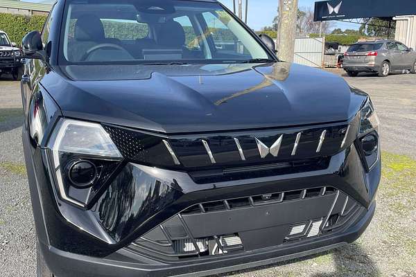 2025 Mahindra XUV 3XO AX5L