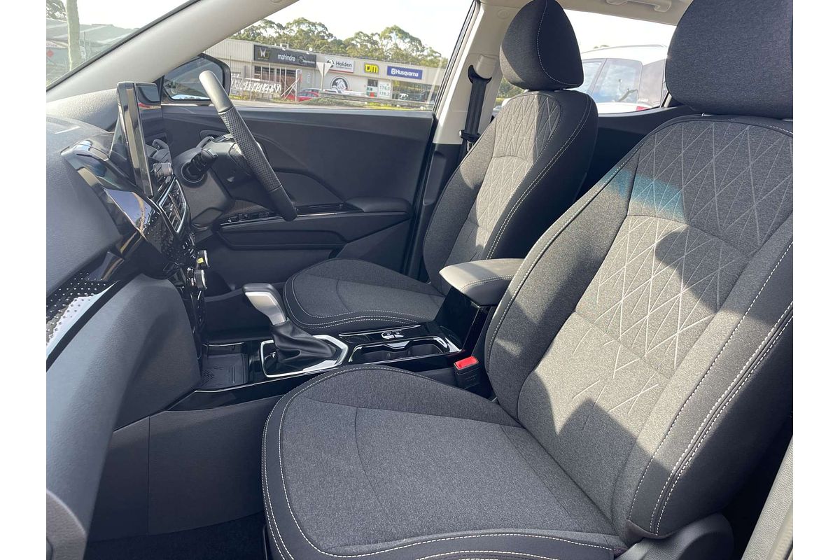 2025 Mahindra XUV 3XO AX5L